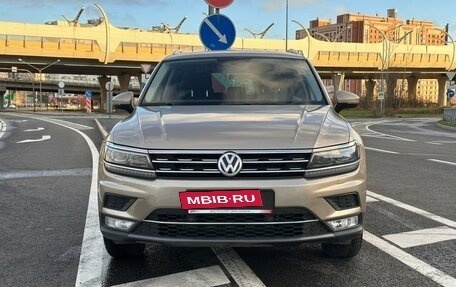 Volkswagen Tiguan II, 2017 год, 1 849 000 рублей, 2 фотография
