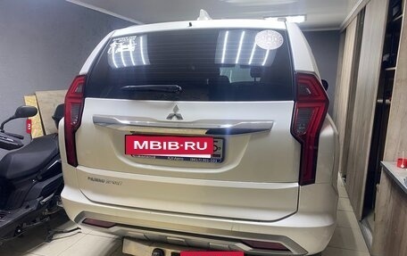 Mitsubishi Pajero Sport III рестайлинг, 2021 год, 4 150 000 рублей, 3 фотография