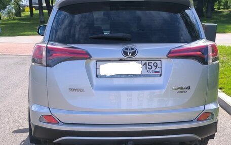 Toyota RAV4, 2018 год, 2 750 000 рублей, 4 фотография