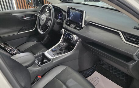 Toyota RAV4, 2020 год, 4 500 000 рублей, 9 фотография