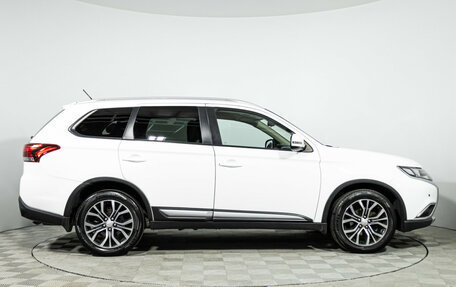 Mitsubishi Outlander III рестайлинг 3, 2015 год, 1 599 585 рублей, 4 фотография