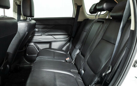 Mitsubishi Outlander III рестайлинг 3, 2015 год, 1 599 585 рублей, 10 фотография