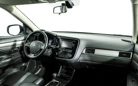 Mitsubishi Outlander III рестайлинг 3, 2015 год, 1 599 585 рублей, 9 фотография