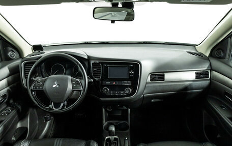 Mitsubishi Outlander III рестайлинг 3, 2015 год, 1 599 585 рублей, 13 фотография