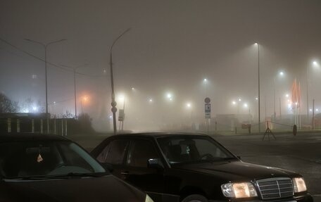 Mercedes-Benz E-Класс, 1993 год, 260 001 рублей, 1 фотография