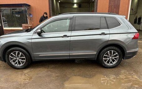 Volkswagen Tiguan II, 2019 год, 2 400 000 рублей, 2 фотография