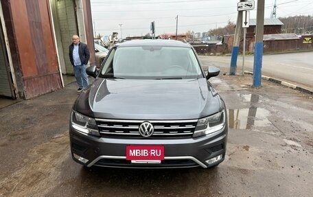 Volkswagen Tiguan II, 2019 год, 2 400 000 рублей, 5 фотография