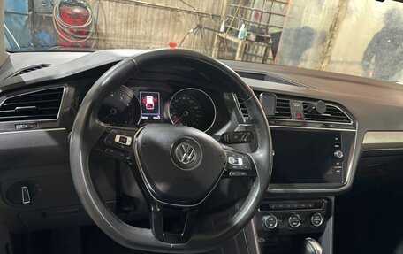 Volkswagen Tiguan II, 2019 год, 2 400 000 рублей, 17 фотография