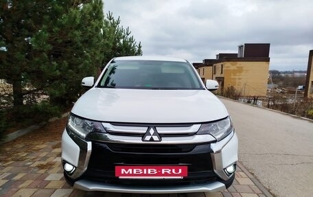 Mitsubishi Outlander III рестайлинг 3, 2017 год, 1 520 000 рублей, 4 фотография