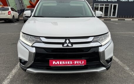 Mitsubishi Outlander III рестайлинг 3, 2017 год, 1 520 000 рублей, 13 фотография