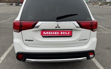Mitsubishi Outlander III рестайлинг 3, 2017 год, 1 520 000 рублей, 10 фотография