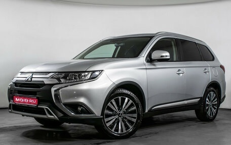 Mitsubishi Outlander III рестайлинг 3, 2018 год, 1 670 000 рублей, 1 фотография