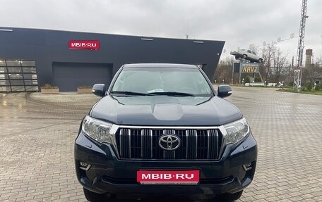 Toyota Land Cruiser Prado 150 рестайлинг 2, 2018 год, 3 800 000 рублей, 1 фотография
