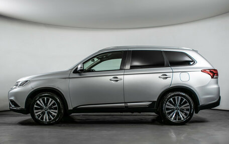 Mitsubishi Outlander III рестайлинг 3, 2018 год, 1 670 000 рублей, 8 фотография