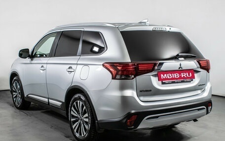 Mitsubishi Outlander III рестайлинг 3, 2018 год, 1 670 000 рублей, 7 фотография