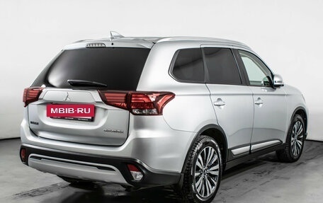 Mitsubishi Outlander III рестайлинг 3, 2018 год, 1 670 000 рублей, 5 фотография