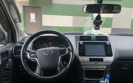 Toyota Land Cruiser Prado 150 рестайлинг 2, 2018 год, 3 800 000 рублей, 4 фотография