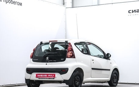 Peugeot 107 I рестайлинг, 2012 год, 650 000 рублей, 3 фотография