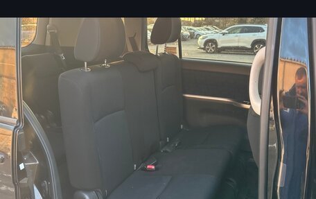 Toyota ISis I, 2013 год, 950 000 рублей, 10 фотография