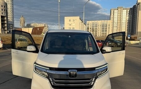 Honda Stepwgn IV, 2019 год, 2 300 000 рублей, 1 фотография