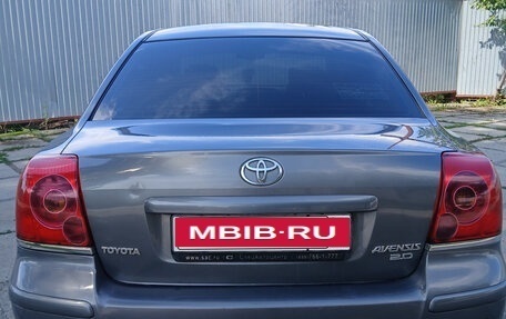 Toyota Avensis III рестайлинг, 2003 год, 840 000 рублей, 1 фотография