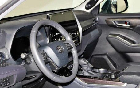 Toyota Highlander, 2023 год, 5 500 000 рублей, 3 фотография