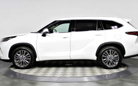 Toyota Highlander, 2023 год, 5 500 000 рублей, 1 фотография