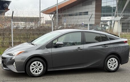 Toyota Prius IV XW50, 2018 год, 1 990 000 рублей, 1 фотография