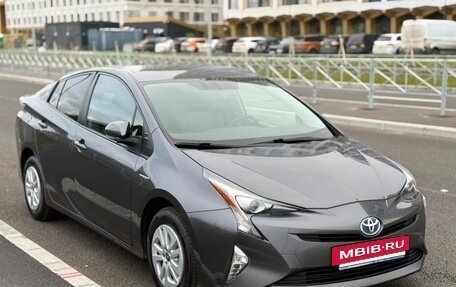 Toyota Prius IV XW50, 2018 год, 1 990 000 рублей, 2 фотография