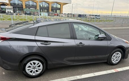 Toyota Prius IV XW50, 2018 год, 1 990 000 рублей, 9 фотография