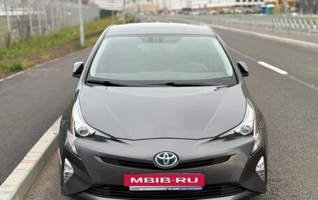 Toyota Prius IV XW50, 2018 год, 1 990 000 рублей, 5 фотография