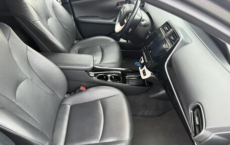 Toyota Prius IV XW50, 2018 год, 1 990 000 рублей, 16 фотография