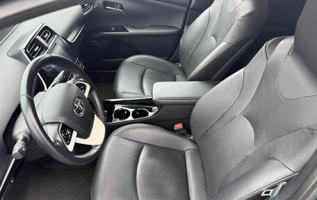 Toyota Prius IV XW50, 2018 год, 1 990 000 рублей, 13 фотография