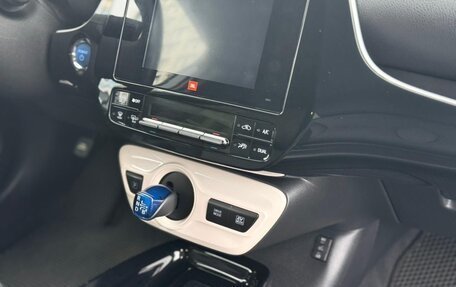 Toyota Prius IV XW50, 2018 год, 1 990 000 рублей, 18 фотография