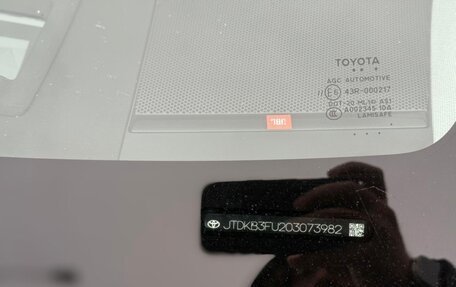 Toyota Prius IV XW50, 2018 год, 1 990 000 рублей, 12 фотография