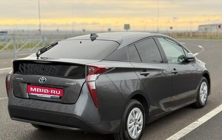 Toyota Prius IV XW50, 2018 год, 1 990 000 рублей, 8 фотография