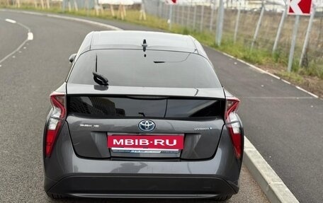 Toyota Prius IV XW50, 2018 год, 1 990 000 рублей, 11 фотография