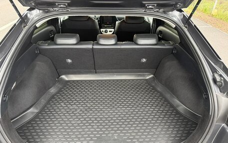 Toyota Prius IV XW50, 2018 год, 1 990 000 рублей, 19 фотография