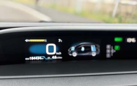 Toyota Prius IV XW50, 2018 год, 1 990 000 рублей, 27 фотография