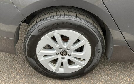 Toyota Prius IV XW50, 2018 год, 1 990 000 рублей, 23 фотография