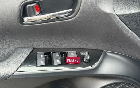 Toyota Prius IV XW50, 2018 год, 1 990 000 рублей, 20 фотография