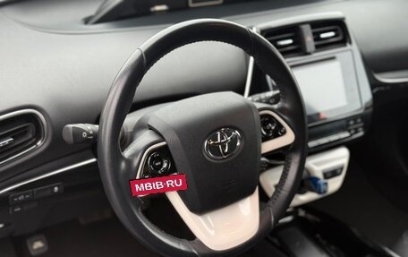 Toyota Prius IV XW50, 2018 год, 1 990 000 рублей, 24 фотография