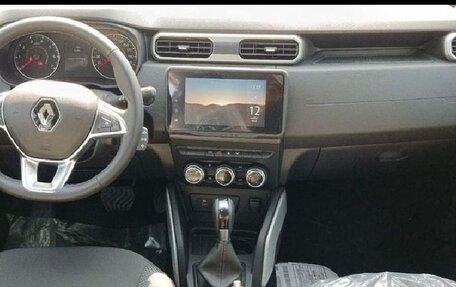 Renault Duster, 2024 год, 2 300 000 рублей, 9 фотография