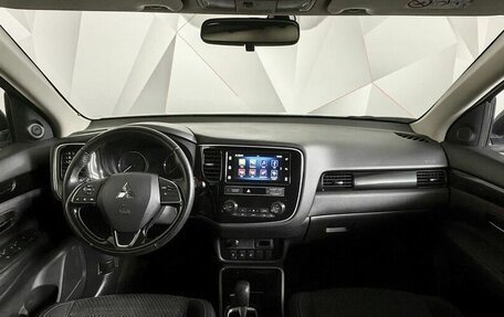 Mitsubishi Outlander III рестайлинг 3, 2018 год, 1 997 000 рублей, 14 фотография