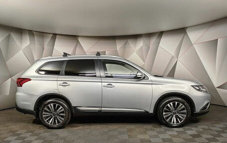 Mitsubishi Outlander III рестайлинг 3, 2018 год, 1 997 000 рублей, 6 фотография