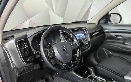 Mitsubishi Outlander III рестайлинг 3, 2018 год, 1 997 000 рублей, 19 фотография