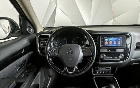 Mitsubishi Outlander III рестайлинг 3, 2018 год, 1 997 000 рублей, 20 фотография