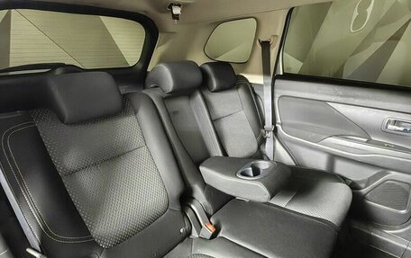 Mitsubishi Outlander III рестайлинг 3, 2018 год, 1 997 000 рублей, 17 фотография