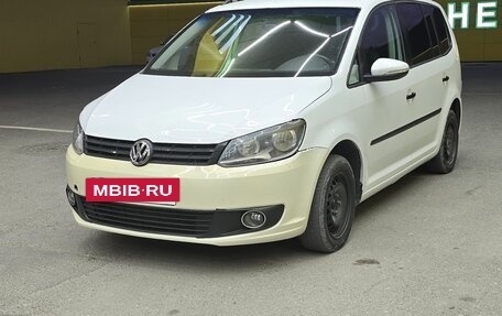 Volkswagen Touran III, 2014 год, 640 000 рублей, 2 фотография