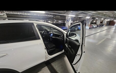 Toyota RAV4, 2017 год, 2 450 000 рублей, 6 фотография